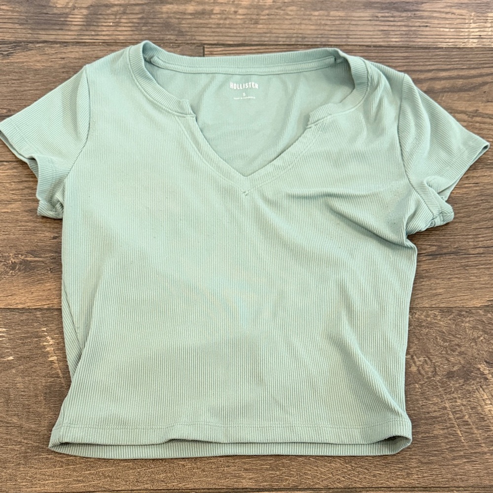 Hollister Women's Light Sage‎ Ribbed V-Neck Short Sleeve Tee Size S